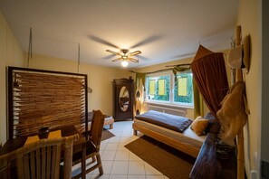 3 bedrooms, internet, bed sheets