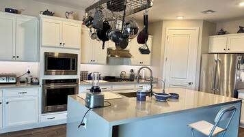 Micro-ondes, four, plaque de cuisson, lave-vaisselle