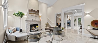 The Villa – Tuscan Bellevue Retreat • Free Parking + EV Charger