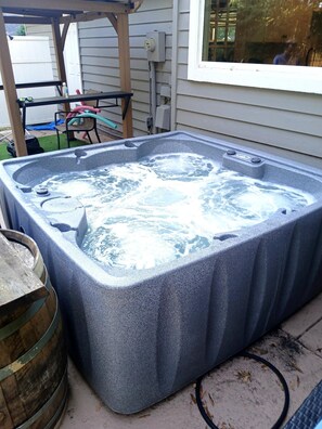 Outdoor spa tub - South Charlotte 3BR w/ Pool, Hot Tub & Pet-Friendly - Near Ballantyne! (Charlotte)