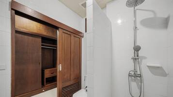 Superior Triple Room | Bathroom