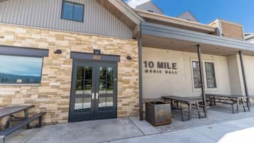 Condo (2 Bedrooms) | Fachada