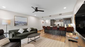 Condo (2 Bedrooms) | Property amenity