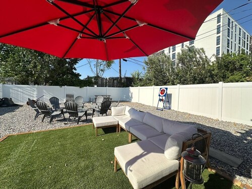 Rise & Shine-Mid Mod House-FirePit-HotTub-Sleeps10