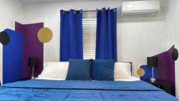 4 bedrooms, iron/ironing board, WiFi, bed sheets