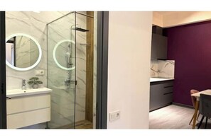 Dusche, Haartrockner, Bidet