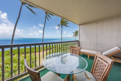Oceanfront Molokaʻi Stay | Pool, Tennis, Views