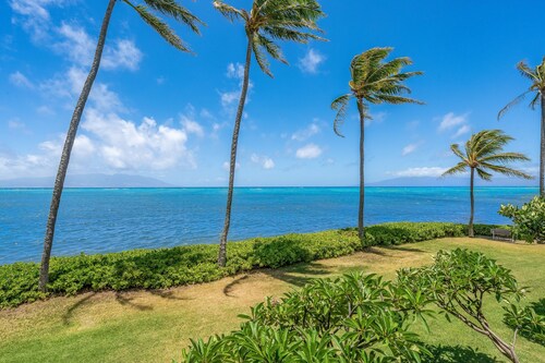 Oceanfront Moloka‘i Retreat | Wavecrest 2nd Floor