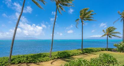 Oceanfront Moloka‘i Retreat | Wavecrest 2nd Floor