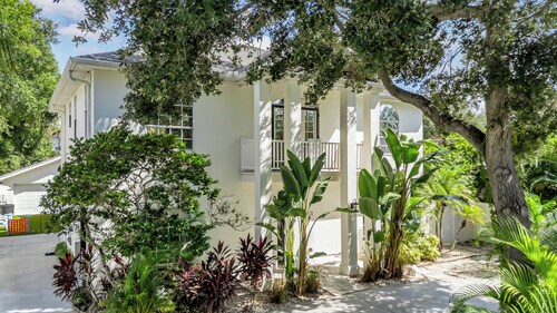 Tulum Resort: Pool Hot Tub Cold Plunge Movie Room