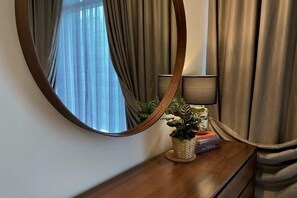Cribs/infant beds