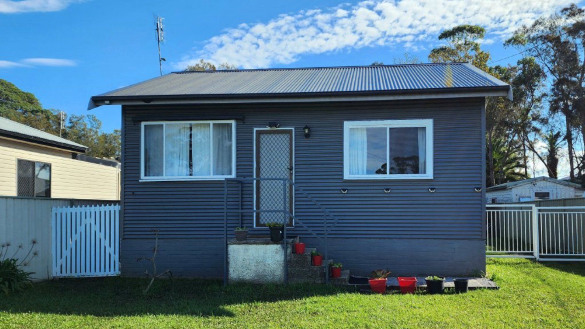 المنشأة من الخارج