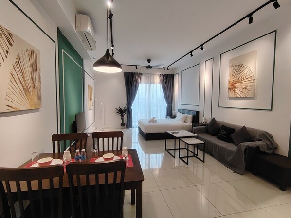 Deluxe Studio Suite, City View | Desk, free WiFi