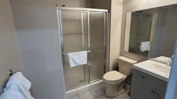 Dusch, hÄrtork, handdukar och tvÄl