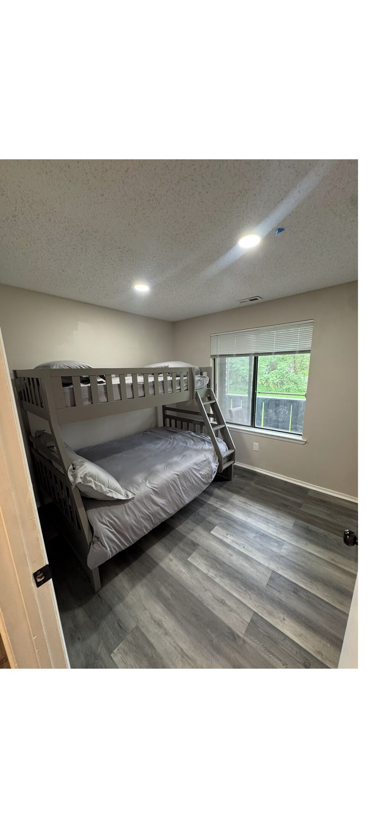 2 habitaciones, tabla de planchar con plancha y wifi gratis 