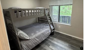 2 sovrum, strykjÀrn/strykbrÀda, gratis wi-fi och sÀngklÀder