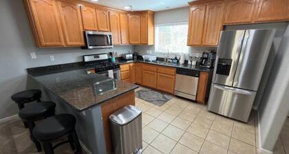 Fabulous 3-bedroom townhome with AC in Modesto