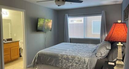 Modern Townhouse | Walk to Kaiser and Mall