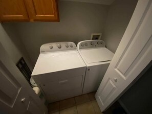 Interior - Modern Townhouse | Walk to Kaiser and Mall (Modesto)