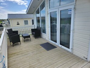 Terrace/patio - Cayton Bay Caravan Park - Holiday Accommodation 17608 (Scarborough)