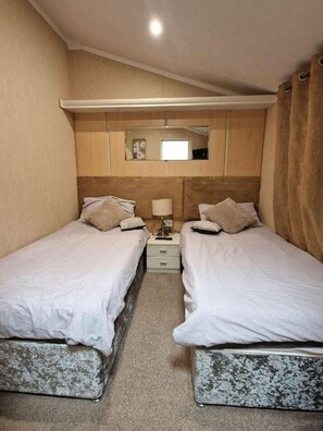 2 bedrooms, individually decorated, individually furnished, free WiFi - Cayton Bay Caravan Park - Holiday Accommodation 17608 (Scarborough)