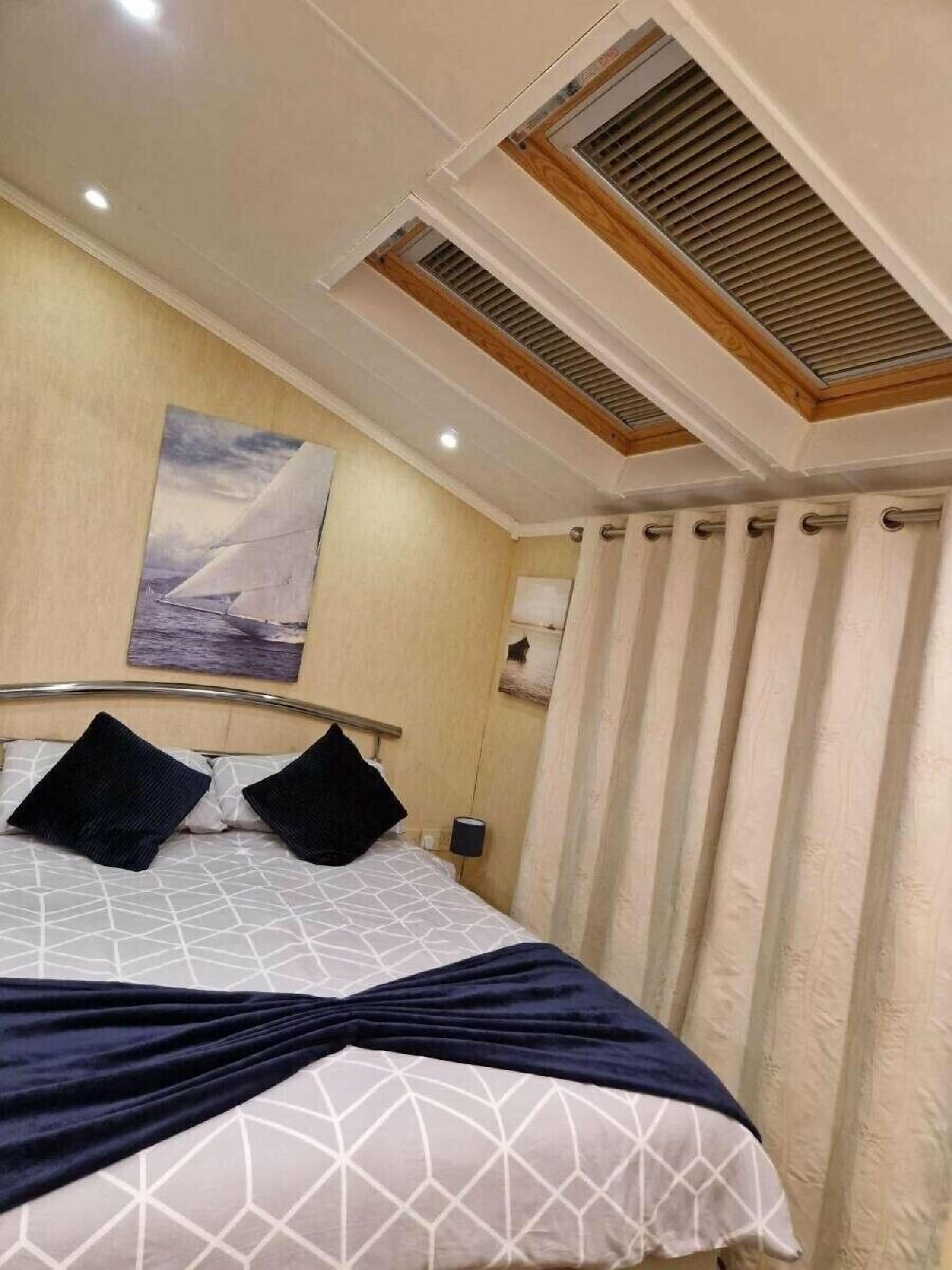 2 bedrooms, individually decorated, individually furnished, free WiFi
