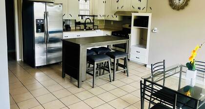 Stylish 3BR House – Prime Location Near OU & Shops