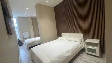 3 bedrooms, iron/ironing board, WiFi, bed sheets