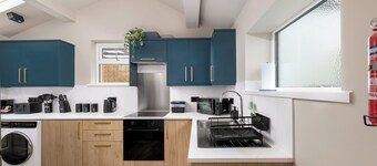 6 Bedroom Victorian Terrace, 3.5 baths