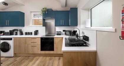 6 Bedroom Victorian Terrace, 3.5 baths