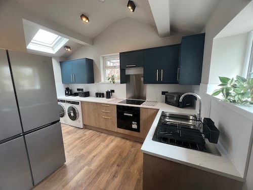 6 Bedroom Victorian Terrace, 3.5 baths