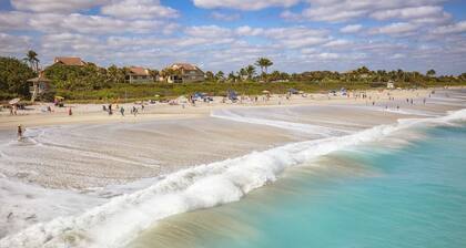 New PGA Champion Golf Course Home, Waterfront with Pool, Pet Friendly!