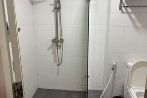 Free toiletries, children's robes - G Lighthouse (Chiang Mai)