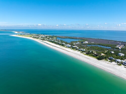 Luxury Home- Coastal Chic Retreat in South Seas – Steps from the Beach-4 Bedroom