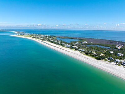 Luxury Home- Coastal Chic Retreat in South Seas â Steps from the Beach-4 Bedroom