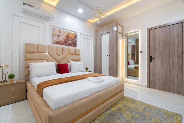 3 عدّة غرف نوم ومكواة/لوح كي وواي فاي وملاءات أسرّة