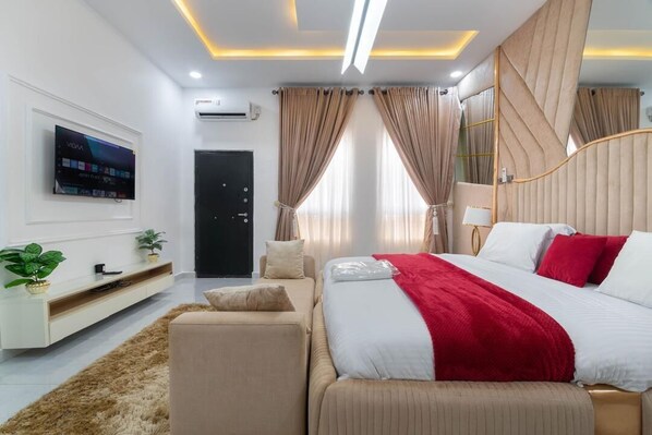 3 chambres, fer et planche à repasser, Wi-Fi, draps fournis