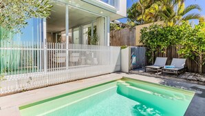 A modern house with a swimming pool, a covered patio, and a fenced garden area. - Salt & Stone Luxe Hideaway Byron Bay (Byron Bay)