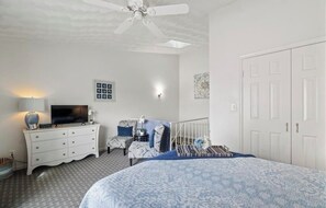 2 habitaciones, tabla de planchar con plancha y cuna de viaje