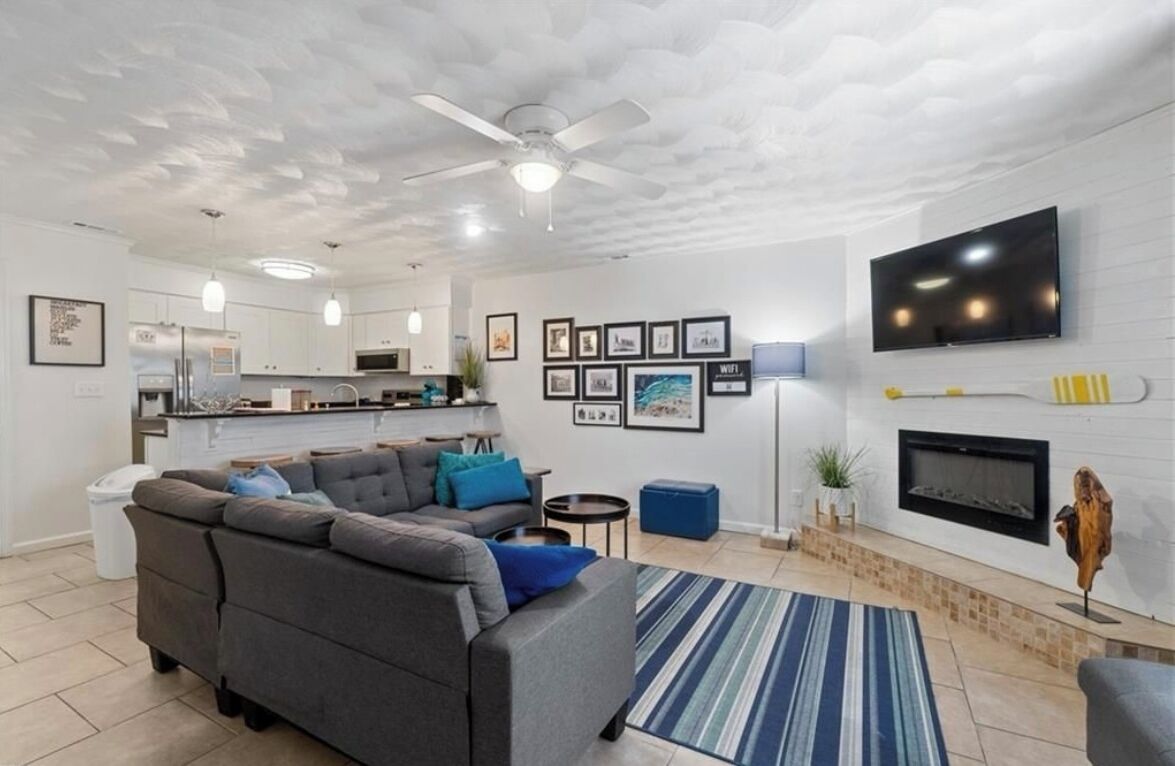 Smart-TV, Kamin, Bücher