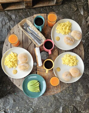 Free daily full breakfast - The Upcycled Hostel (Ica)