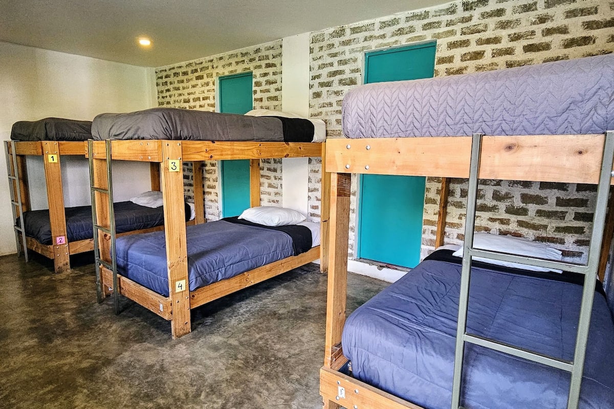 Dormitório compartilhado, banheiro privativo, vista para o jardim | Wi-Fi de cortesia