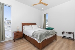 2 bedrooms, iron/ironing board, Internet, bed sheets