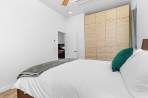Iron/ironing board, Internet, bed sheets