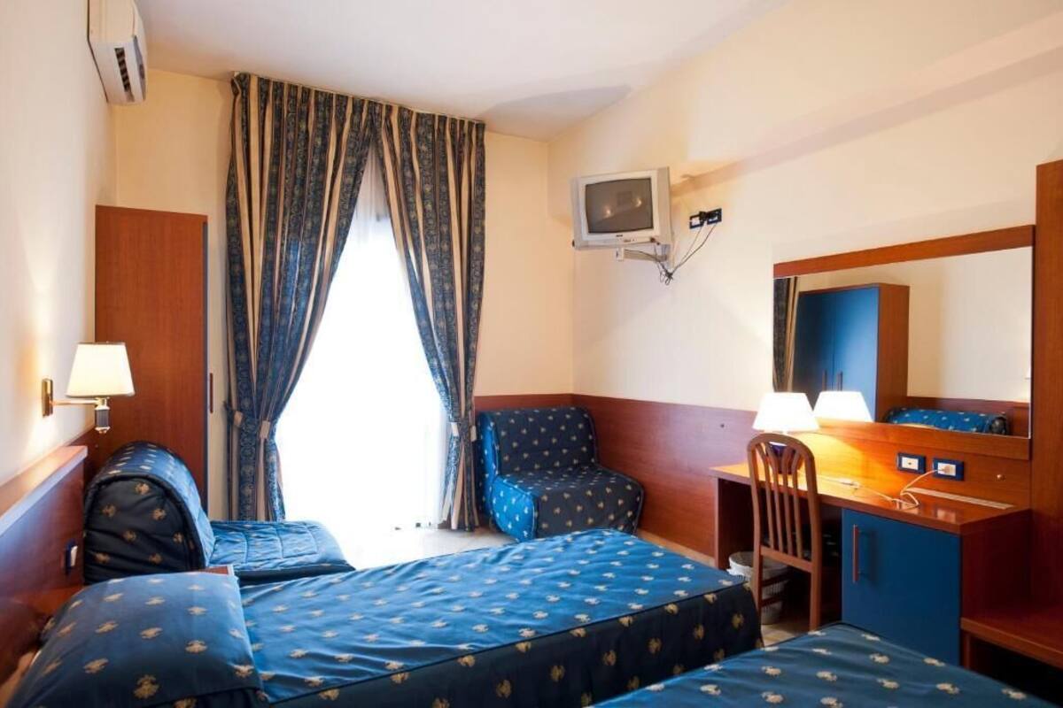 Habitación básica con 2 camas individuales | Wifi gratis 