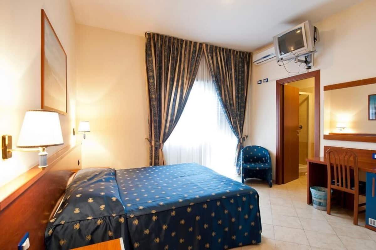 Habitación básica con 1 cama matrimonial o 2 individuales | Wifi gratis 