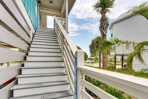 Property grounds - Surfside Beach Retreat 1 Min to the Beach+King Bed (Port St. Joe)