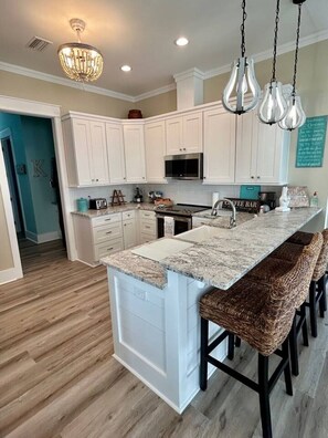 Fridge, microwave, oven, stovetop - Surfside Beach Retreat 1 Min to the Beach+King Bed (Port St. Joe)