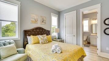 4 bedrooms, desk, iron/ironing board, travel crib