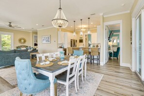 Dining - Surfside Beach Retreat 1 Min to the Beach+King Bed (Port St. Joe)